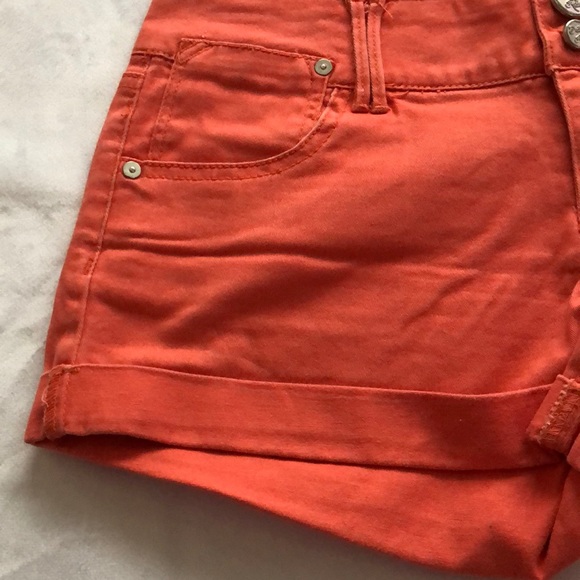 Super Mini Short - Picture 3 of 4